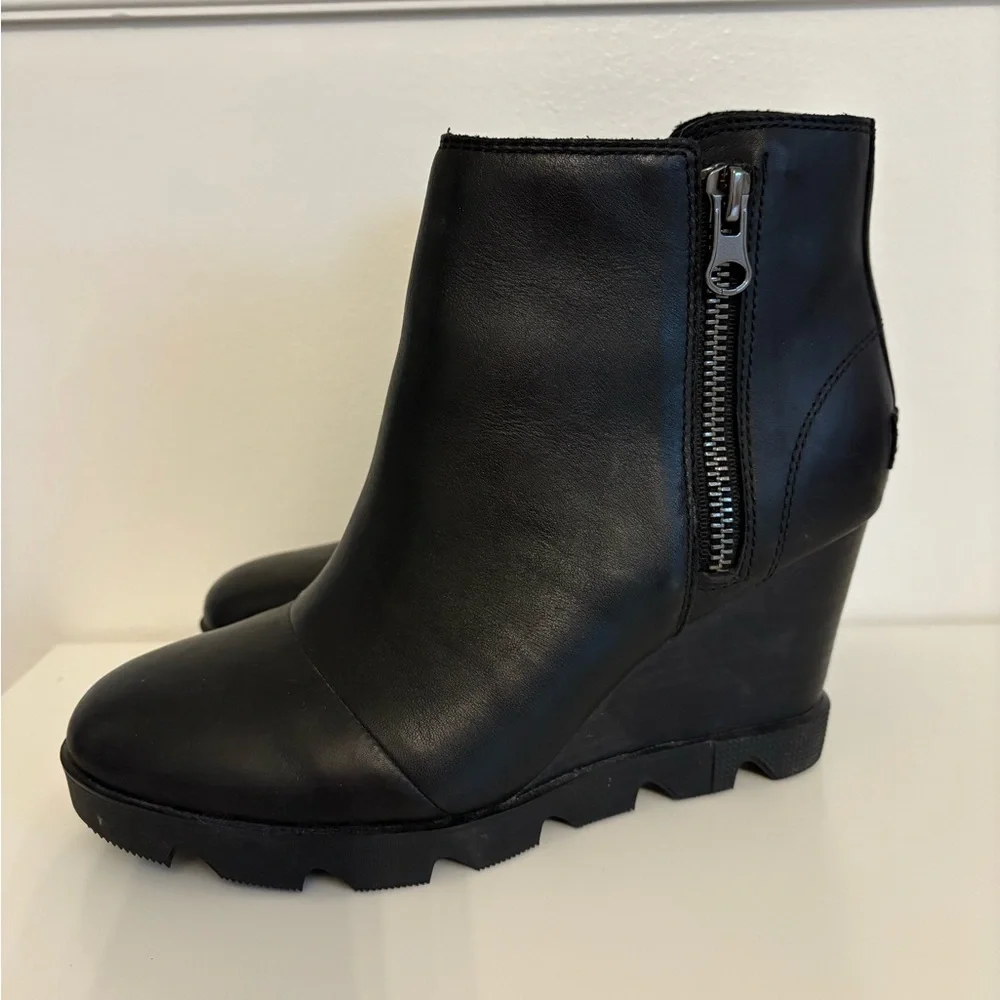 Sorel Joan Uptown Waterproof Leather Wedge Zip Bootie in Black, Size 8.5 - Picture 7 of 14